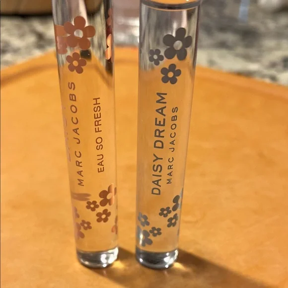 Marc Jacobs travel Rollerball fragrances - Picture 1 of 3